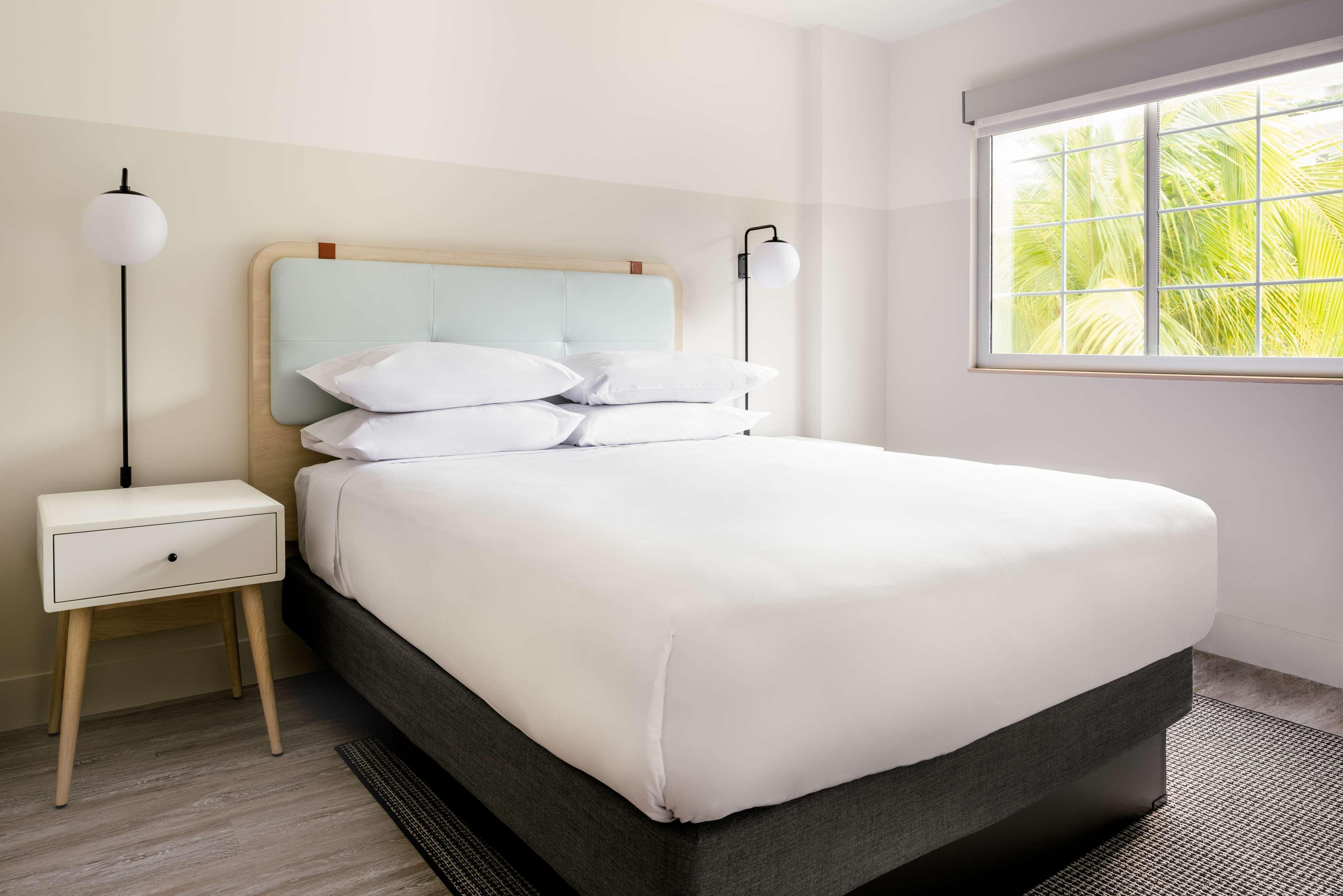 Hampton By Hilton Grand Cayman Seven Mile Beach George Town Dış mekan fotoğraf