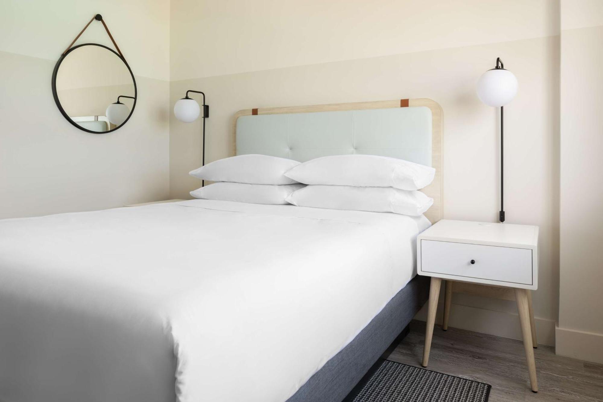 Hampton By Hilton Grand Cayman Seven Mile Beach George Town Dış mekan fotoğraf