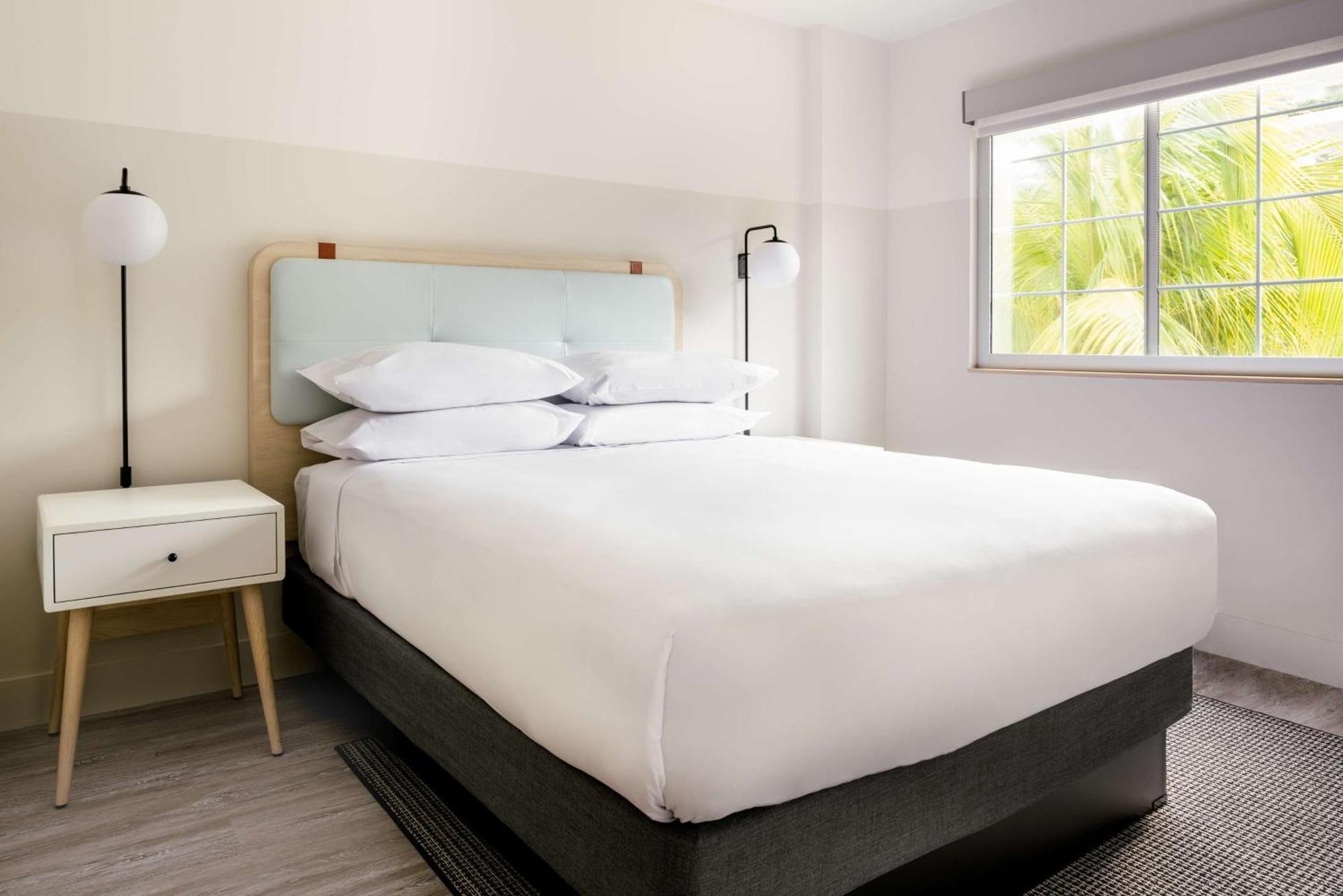 Hampton By Hilton Grand Cayman Seven Mile Beach George Town Dış mekan fotoğraf